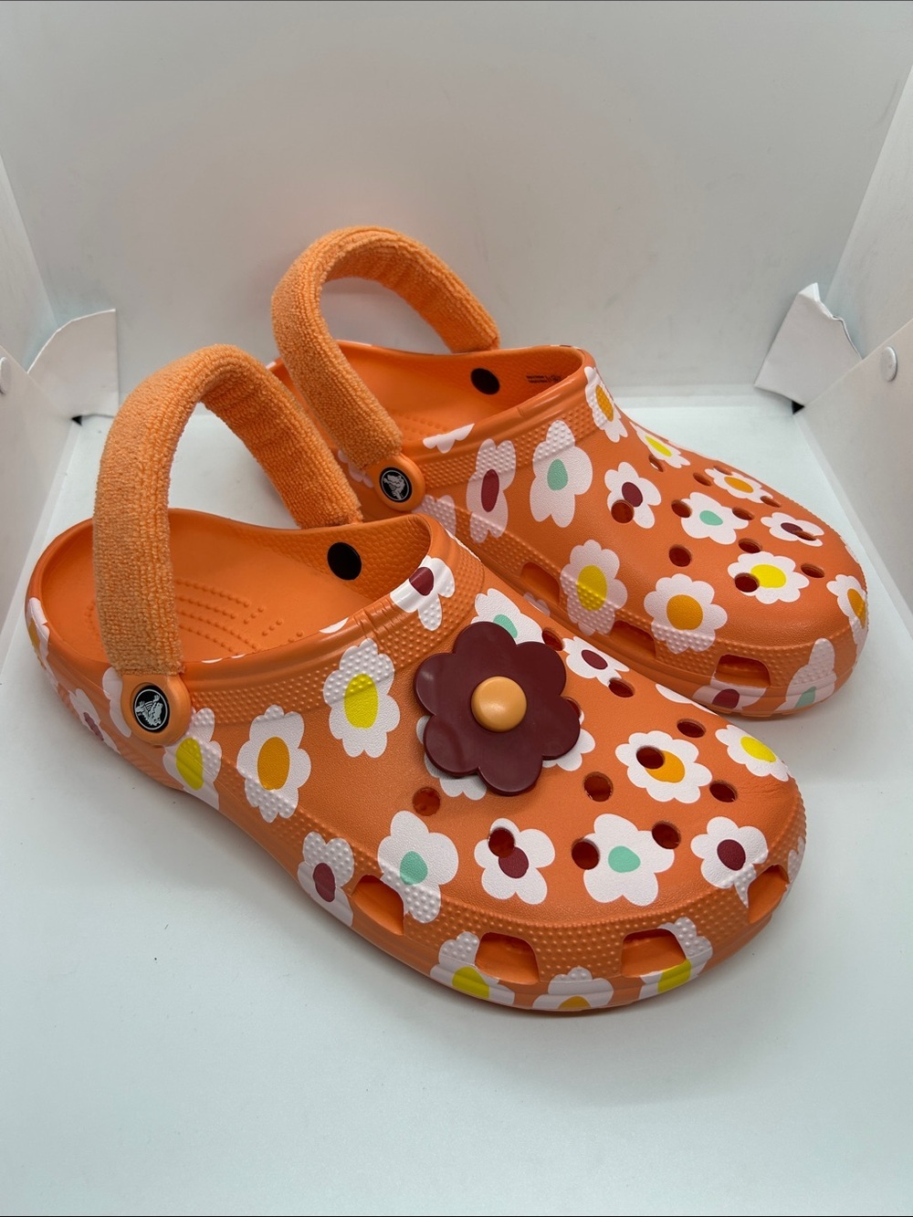 Crocs Classic Terry Cloth Clog Size 12 Unisex Orange And White Daisy Flower